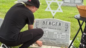 Stones are laid at the monument for Walter and Else Berger.